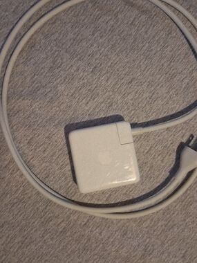 Apple White MacBook Charger / Power Adapter